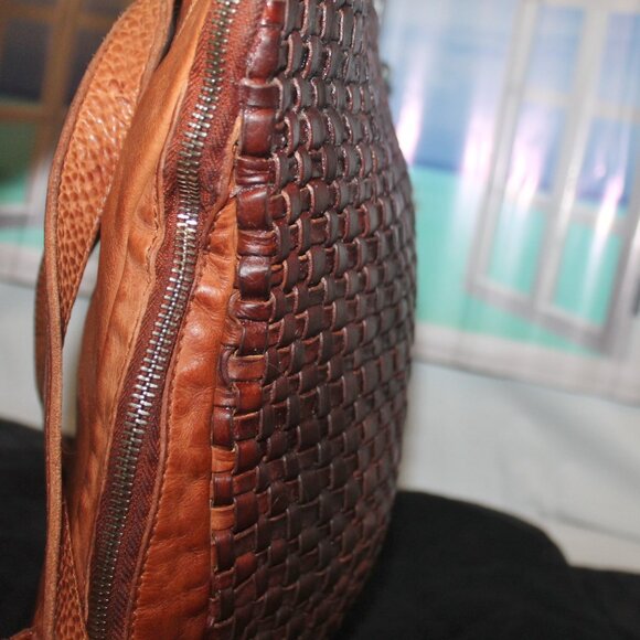 $711 VILENCA Holland Emilia Intrecciato Woven Distressed Leather Backpack Bag - Picture 3 of 6